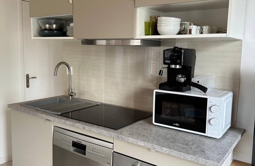 Cricqueboeuf Apartment | 2-minute walk from the beach, single-storey apartment with sea view