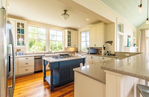 East Beach House | 2 Minute Walk to East Beach access 41 or 42! Spring/Summer dates just opened.