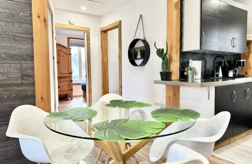 Boischatel Apartment | 2 minutes from the falls | Private terrace | Sleeps 6
