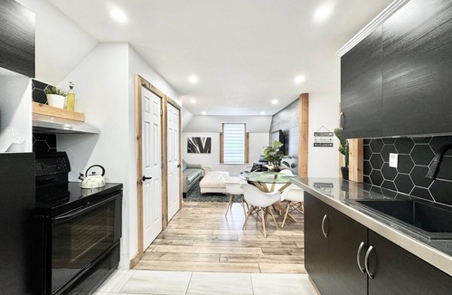 Boischatel Apartment | 2 minutes from the falls | Private terrace | Sleeps 6