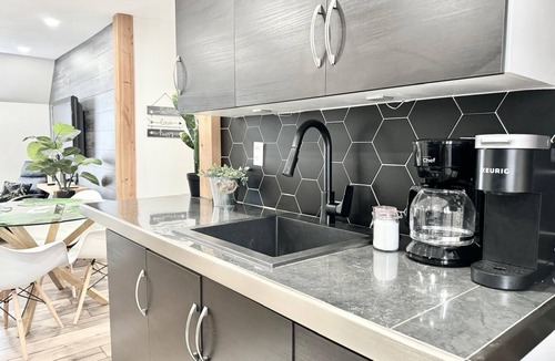 Boischatel Apartment | 2 minutes from the falls | Private terrace | Sleeps 6