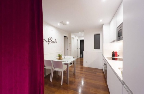 el Camp d'en Grassot i Gracia Nova Apartment | 2 minutes from the Sagrada Familia with community pool