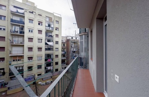 el Camp d'en Grassot i Gracia Nova Apartment | 2 minutes from the Sagrada Familia with community pool