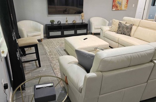 La Porte House | 2 minutes to beach! New family-sized house