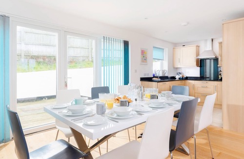 Lusty Glaze Ski Chalet | 2 minutes walk from 2 fabulous beaches