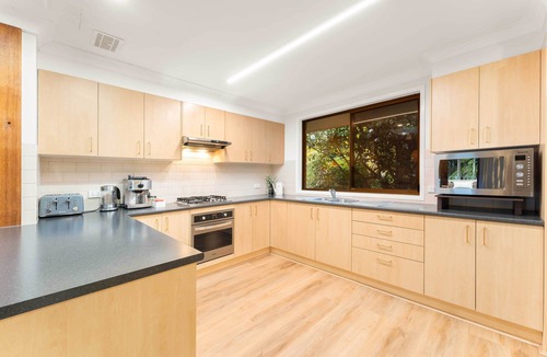 Springbrook House | 2 Minutes Walk to Waterfall.