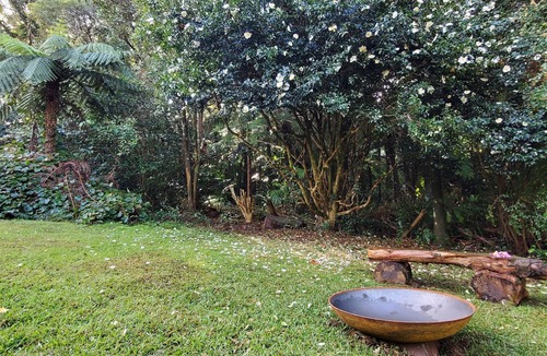 Springbrook House | 2 Minutes Walk to Waterfall.