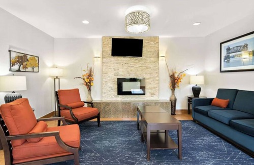 Joliet Hotel | 2 Modern Comfort Inns Joliet—Close to I-55, Harrah’s Casino & Great Dining Spots