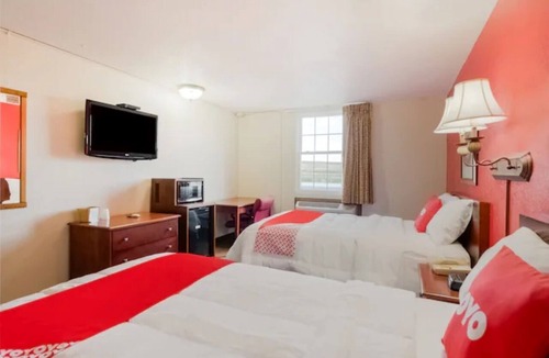 Morton Hotel | 2 Modern & Comfortable Rooms near Peoria and East Peoria Sites - Free Parking!