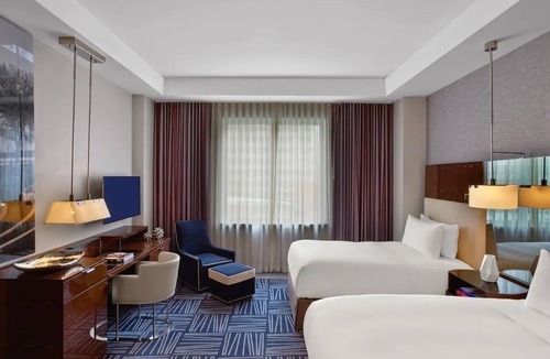 Downtown Dallas Hotel | 2 Modern Double Bed Rooms with Custom Details Near Downtown Dallas Fun
