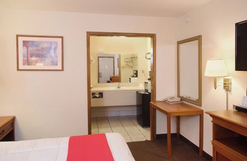 Guymon Hotel | 2 Modern Rooms for Couples – Great Value by Highway 54!