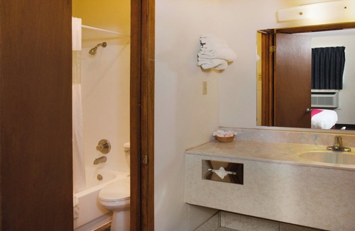 Guymon Hotel | 2 Modern Rooms for Couples – Great Value by Highway 54!