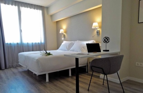 Castanos Hotel | 2 Modern Units | Ideal for Long Stays Near Guggenheim Museum