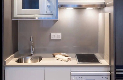 Castanos Hotel | 2 Modern Units | Ideal for Long Stays Near Guggenheim Museum