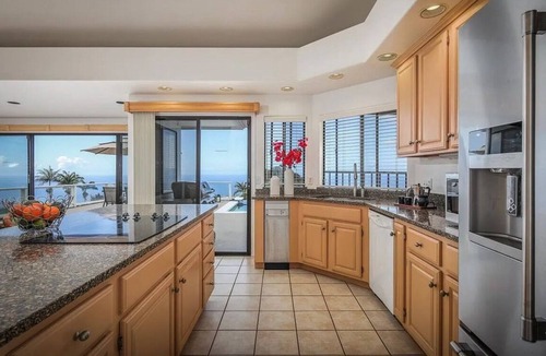 Holualoa House | 2 Oceanview Luxury Suites+ pool and Jacuzzi