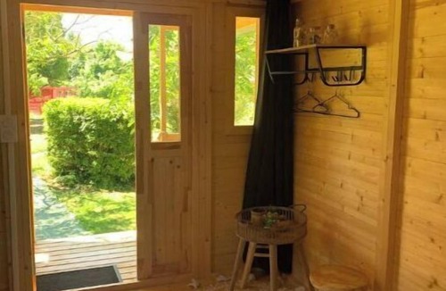 Monbequi Cabin | 2 or 4-seater caravan in wooded park.