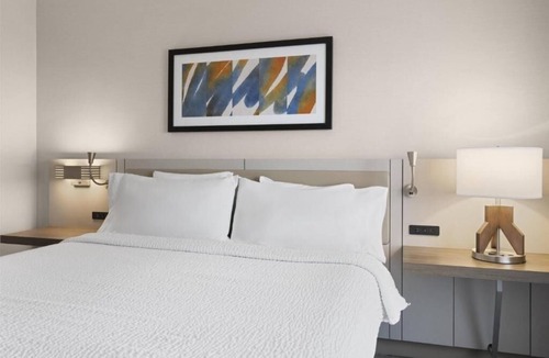 Albuquerque Hotel | 2 pairs stay | 1 unit each with king size bed + Indoor Pool, Gym and Breakfast