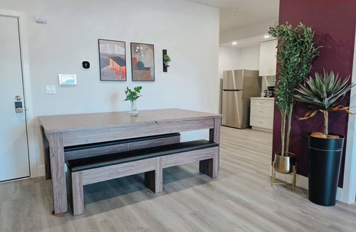Center City Apartment | 2 Parking Spots/Sleep 14/King Bed/Pool Table