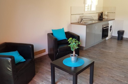 Montaud Cottage | 2 people standing cottage with garden pool