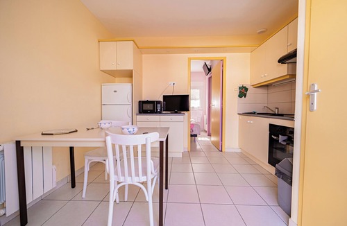 La Rogere Apartment | 2-person apartment Ground floor near center