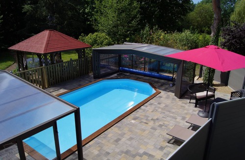 Blessy Cottage | 2-person gîte "La Maison de Arya" with jacuzzi and pool access