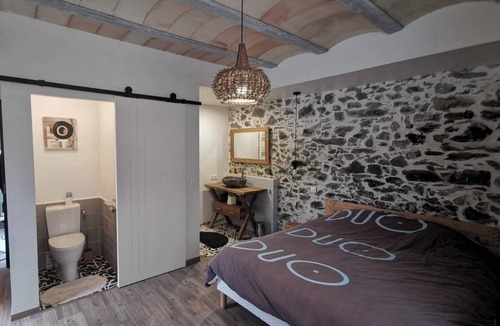 Garriguella Bed & Breakfast | 2-person room with private bathroom and patio in the center of Garriguella