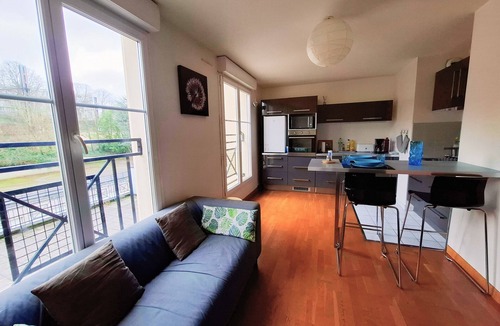 Saint-Cyr-l'Ecole Apartment | 2-person studio with secure parking near Versailles, Paris
