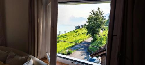Beckenried Apartment | 2 Personen, Seesicht, ruhig, Balkon, Gartensitzplatz