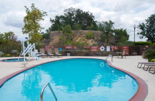 Thousand Oaks House | 2 Pet-friendly Accommodations with Kitchenettes! Pool Access, Pets are Welcome!