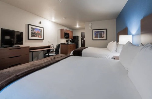 Cheyenne Hotel | 2 Pet-Friendly Rooms for a Relaxing and Enjoyable Stay | Free Parking