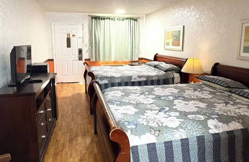 Victoria Hotel | 2 Pet-Friendly Rooms, w/Free Parking! Museum of the Coastal Bend - 3.5mi away