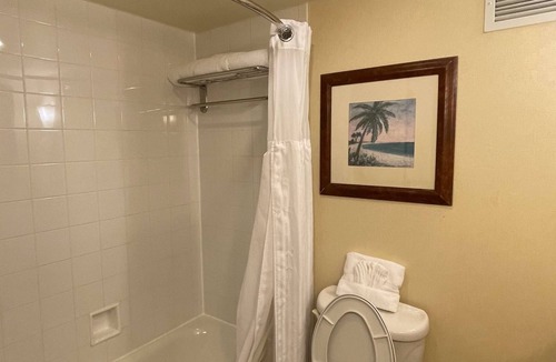 Chinatown Hotel | 2 Pet-Friendly Rooms with Breakfast, Pool, and Quick Drive to CityCentre