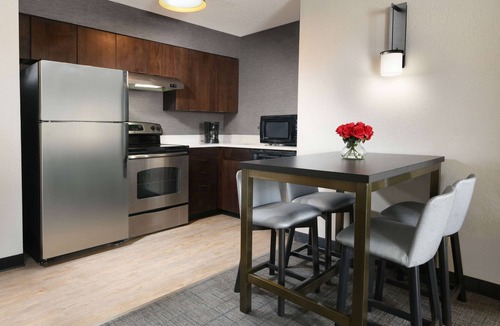 Richardson Hotel | 2 Pet-friendly Suites W/Full Kitchen! FREE Breakfast, Parking, Pool, Tennis Ct!