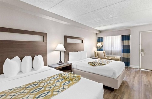 Naperville Hotel | 2 Pet-Friendly Units Near Downtown Naperville | Free Parking and Breakfast!