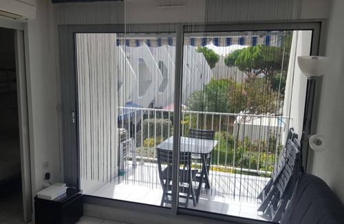 La Petite Motte Apartment | 2 pieces The Golden Cypress