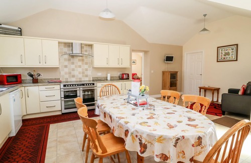 Ryther Cottage | 2 PINES FARM COTTAGES, family friendly, with open fire in Tadcaster