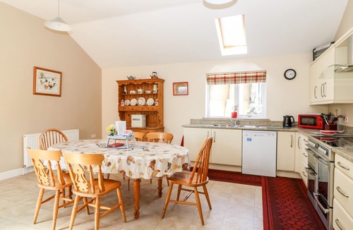 Ryther Cottage | 2 PINES FARM COTTAGES, family friendly, with open fire in Tadcaster
