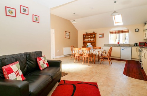 Ryther Cottage | 2 PINES FARM COTTAGES, family friendly, with open fire in Tadcaster