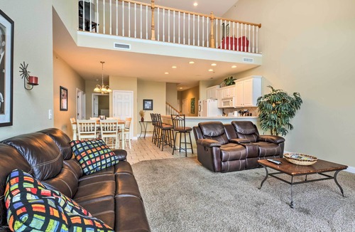 Camdenton Condo | 2 Pools! Group-Friendly Unit on Lake of the Ozarks