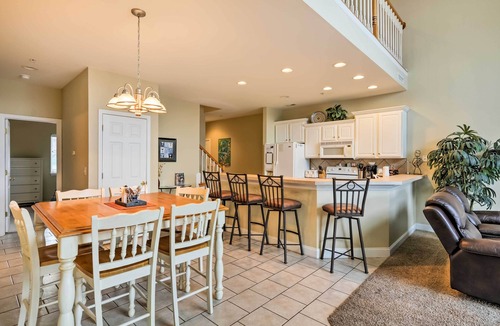 Camdenton Condo | 2 Pools! Group-Friendly Unit on Lake of the Ozarks