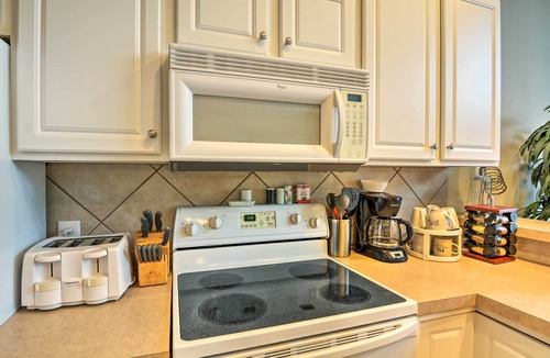 Camdenton Condo | 2 Pools! Group-Friendly Unit on Lake of the Ozarks