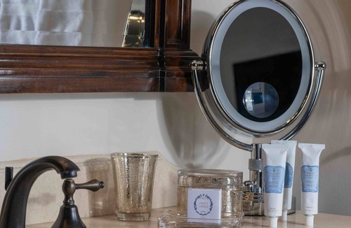 Uptown Hotel | 2 Premier Suite | Hotel Granduca | European Elegance Near Top Attractiions