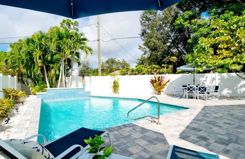Whitfield House | 2 Primary Suites | FREE Pool Heat | Spring Break Available | Great Beaches
