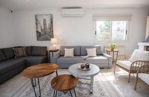 Mont Barbat Villa | 2 Private Abodes in One Magnificent Villa!