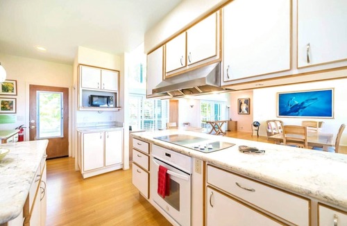 Hakalau House | 2 Private Oceanfront Homes on Tropical 2 Acres!