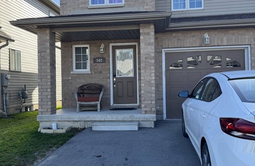 Napanee House | 2 Private Rooms in Quiet & Clean Home | Sleeps 3