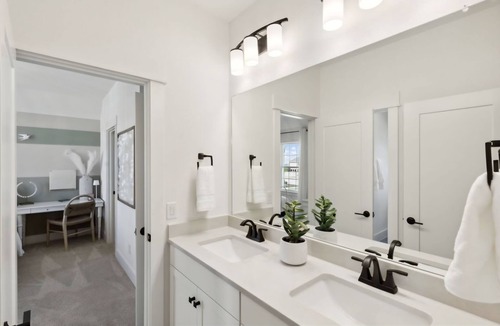 Haslet House | 2 private rooms upstairs in a 4-bedroom house with AC. its not for entire house