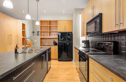 Ramsay House | 2 Private Suites | Near Saddledome, Events, Core