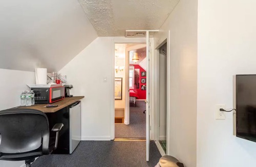 Uniondale Apartment | 2 Pvt bed Rms/1bathroom no kitchen attic