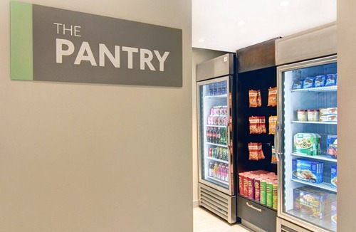 Vaughan Apartment | 2 Queen 1BR Suite w/Full Kitchen | Free Breakfast